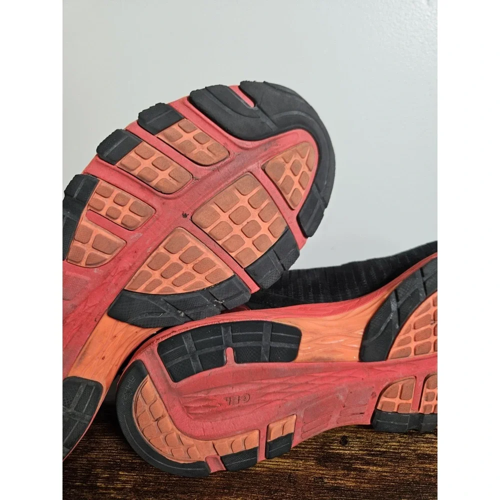 Nike used excellent